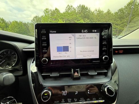 Used 2021 Toyota Corolla LE image 18