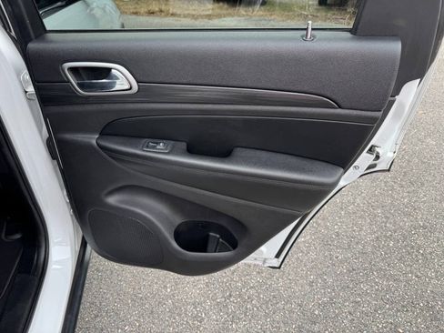 Used 2019 Jeep Grand Cherokee Laredo RWD image 42