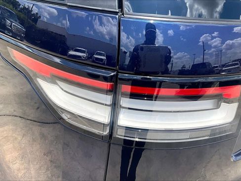 Used 2018 Land Rover Discovery SE AWD/4WD image 29