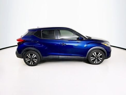 Used 2020 Nissan Kicks SV image 2