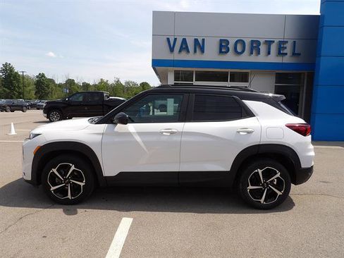 Used 2022 Chevrolet TrailBlazer RS w/ Sun and Liftgate Package AWD/4WD image 2