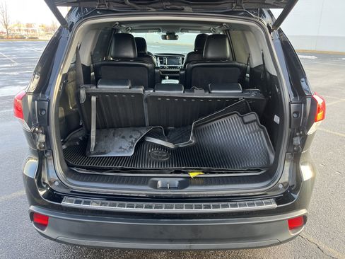 Used 2019 Toyota Highlander XLE image 19