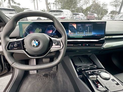 Used 2025 BMW 530i xDrive image 12