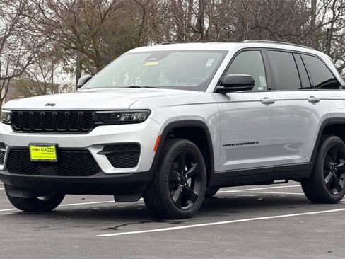 Used 2022 Jeep Grand Cherokee Altitude image 15