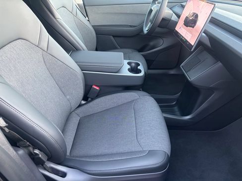 Used 2026 Tesla Model Y 2WD image 11