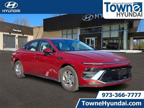 Certified 2025 Hyundai Sonata SE image 1