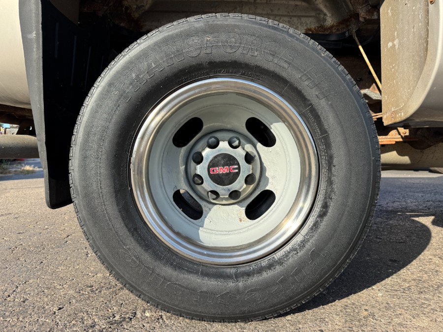 Used 2004 GMC Sierra 3500 SLE w/ Heavy-Duty Power Package AWD/4WD image 13