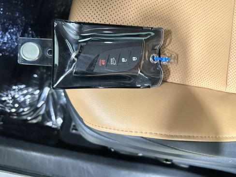 Certified 2023 Lexus ES 350 w/ Premium Package image 36