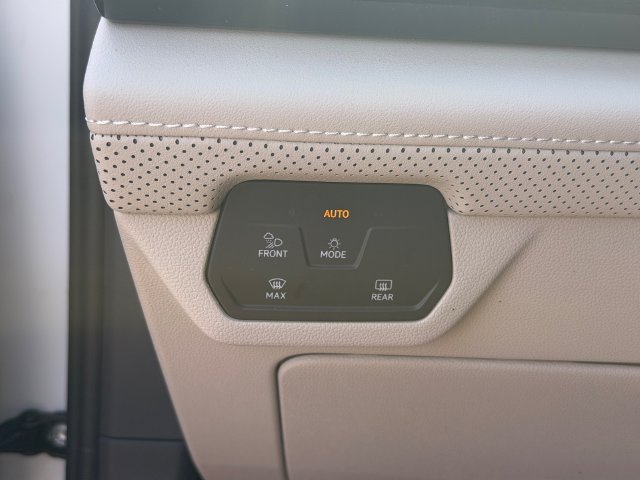 Certified 2026 Volkswagen Atlas SE FWD image 30