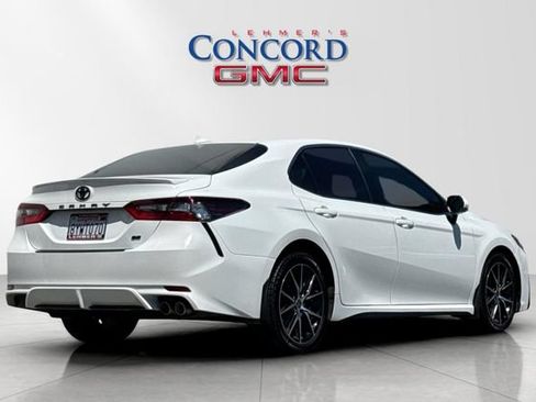 Used 2022 Toyota Camry SE FWD image 4
