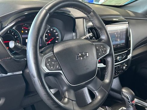 Used 2023 Chevrolet Traverse RS FWD image 18