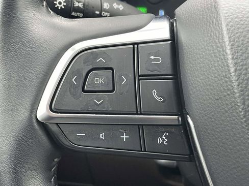 Used 2020 Toyota Highlander XLE image 11