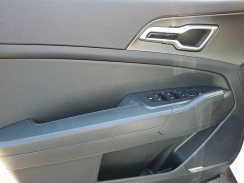 New 2026 Kia Sportage LX FWD image 5