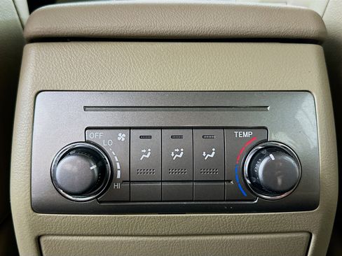 Used 2012 Toyota Highlander SE w/ Tow Pkg image 23