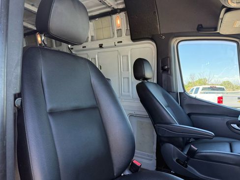 Used 2019 Mercedes-Benz Sprinter 2500 image 15