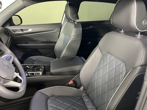 Used 2024 Volkswagen Atlas Cross Sport SEL Premium R-Line image 16