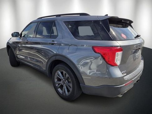 Used 2021 Ford Explorer XLT w/ Equipment Group 202A image 6