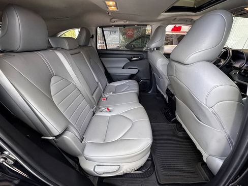 Certified 2023 Toyota Highlander XLE AWD/4WD image 60