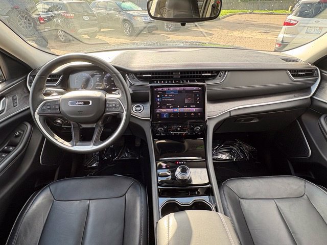 Used 2022 Jeep Grand Cherokee L Limited AWD/4WD image 11