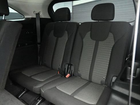 Used 2023 Kia Sorento LX image 21