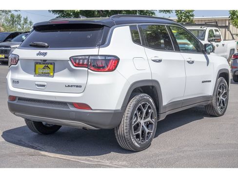 Used 2024 Jeep Compass Limited AWD/4WD image 3