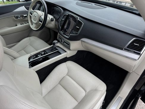 Used 2021 Volvo XC90 T5 Momentum w/ Climate Package FWD image 23