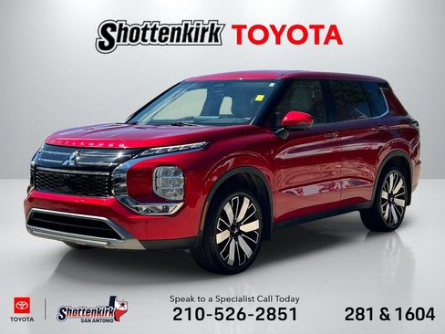 Used 2025 Mitsubishi Outlander SE FWD image 1