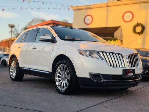 Used 2013 Lincoln MKX FWD image 6