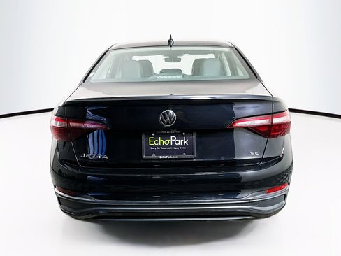 Used 2024 Volkswagen Jetta SE image 7