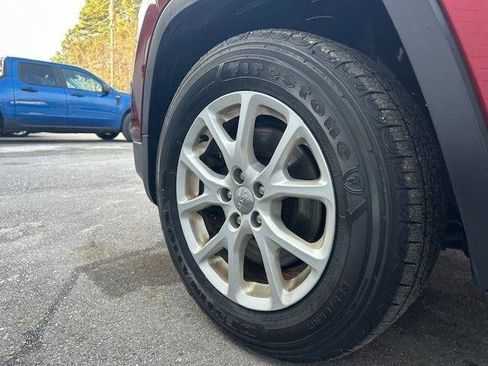 Used 2014 Jeep Cherokee Latitude w/ Comfort/Convenience Group image 20