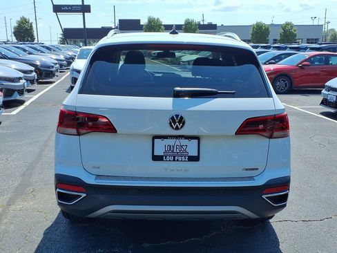 Used 2022 Volkswagen Taos SE w/ Panoramic Sunroof Package AWD/4WD image 19