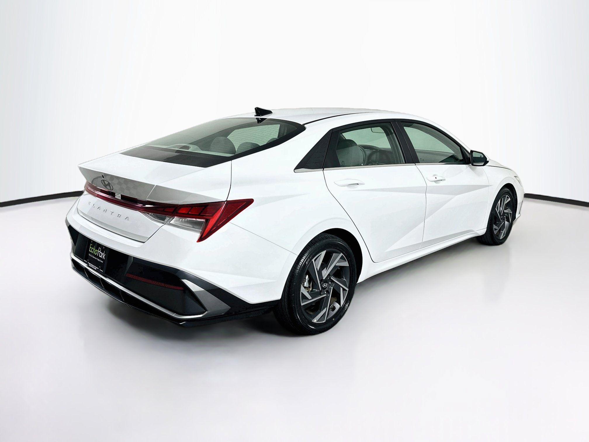Used 2025 Hyundai Elantra SEL FWD image 9