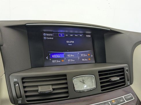 Used 2019 INFINITI Q70 L 3.7 image 18