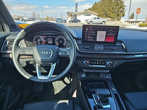 Certified 2025 Audi Q5 2.0T Premium Plus w/ Premium Plus Package image 2