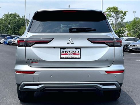 Used 2025 Mitsubishi Outlander SE AWD/4WD image 4