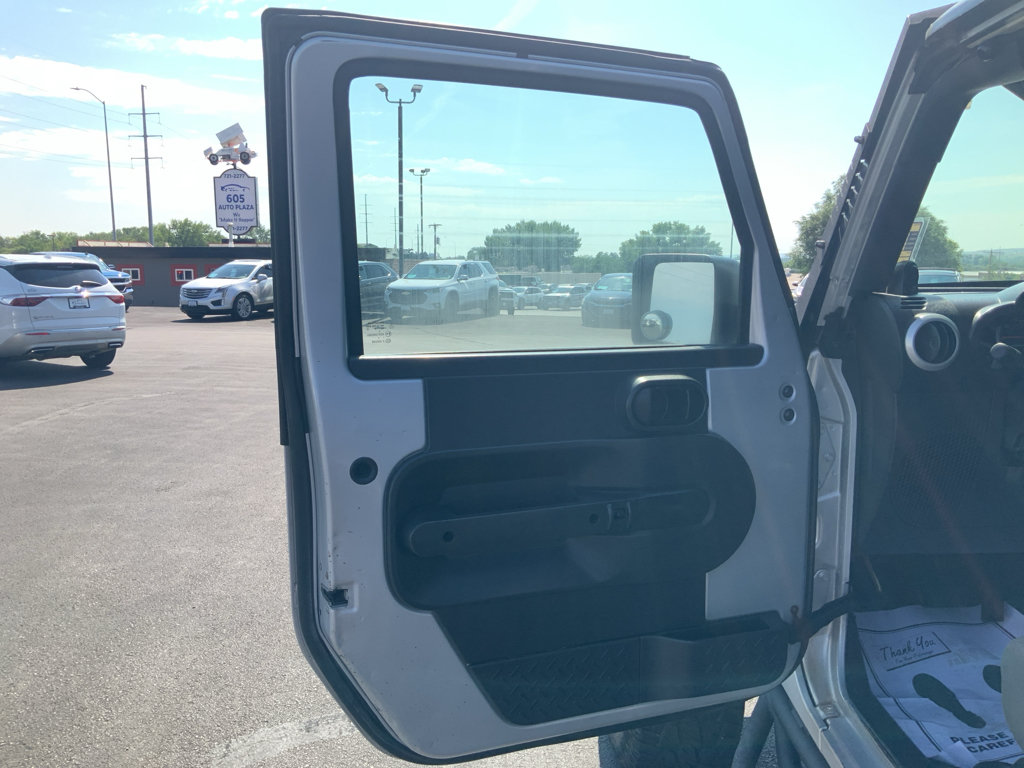 Used 2008 Jeep Wrangler Unlimited Sahara w/ Dual Top Group AWD/4WD image 10
