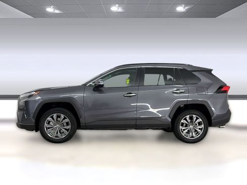 Used 2022 Toyota RAV4 Limited AWD/4WD image 2