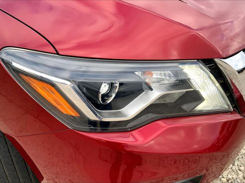 Used 2018 Nissan Pathfinder Platinum image 25