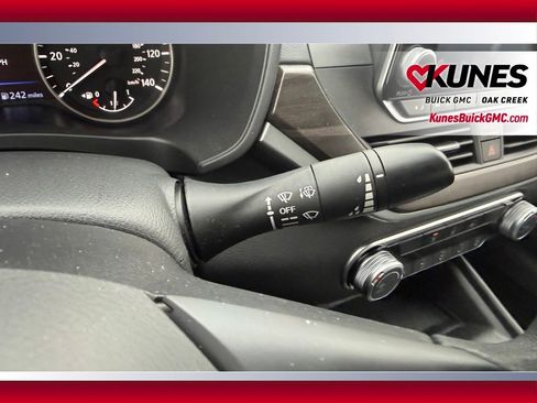 Used 2025 Nissan Altima 2.5 SV image 14