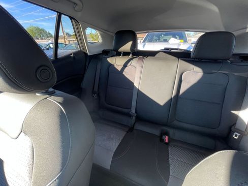 Used 2025 Chevrolet Trax LT image 38