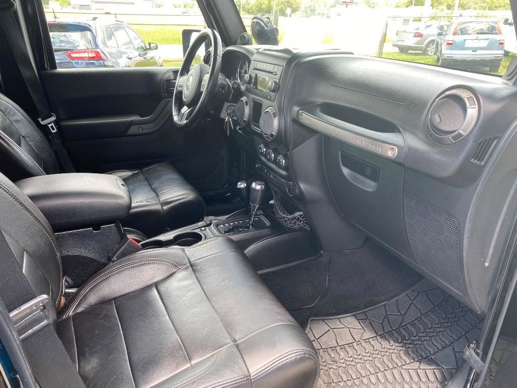 Used 2011 Jeep Wrangler Unlimited Sport w/ Connectivity Group AWD/4WD image 22