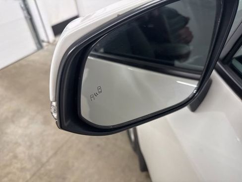 Used 2022 Toyota RAV4 XLE Premium AWD/4WD image 9