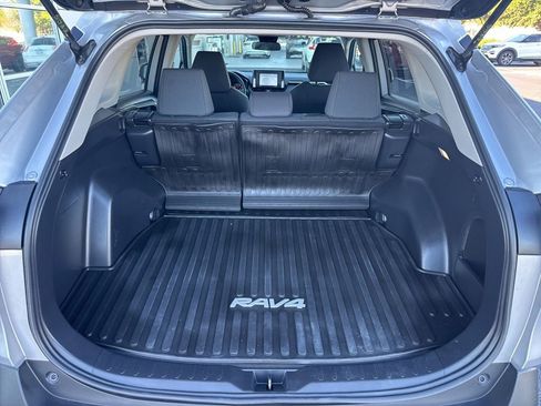 Used 2022 Toyota RAV4 LE image 16