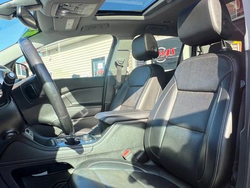 Used 2021 GMC Acadia SLT w/ Preferred Package image 10