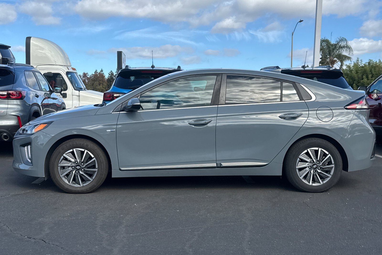 Used 2020 Hyundai Ioniq Limited FWD image 8