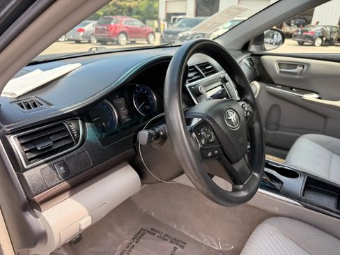 Used 2017 Toyota Camry LE FWD image 17