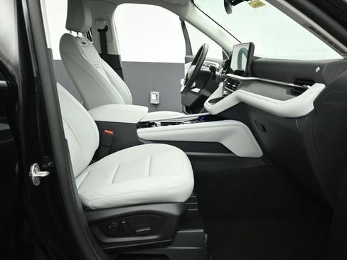 Used 2025 Ford Explorer Platinum w/ Ultimate Package AWD/4WD image 29
