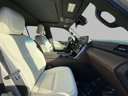 Used 2024 Lexus LX 600 4WD w/ Luxury Package image 14