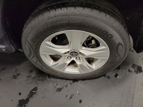 Used 2020 Toyota RAV4 XLE image 10