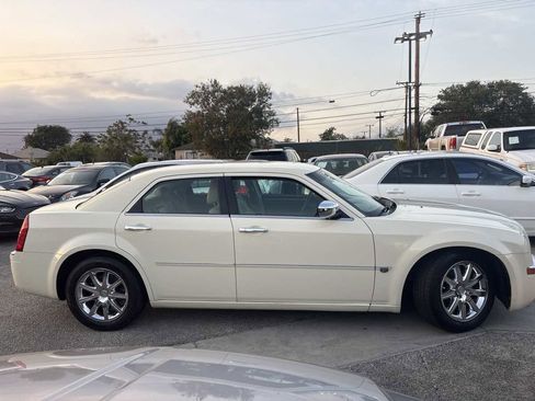 Used 2007 Chrysler 300 C image 2